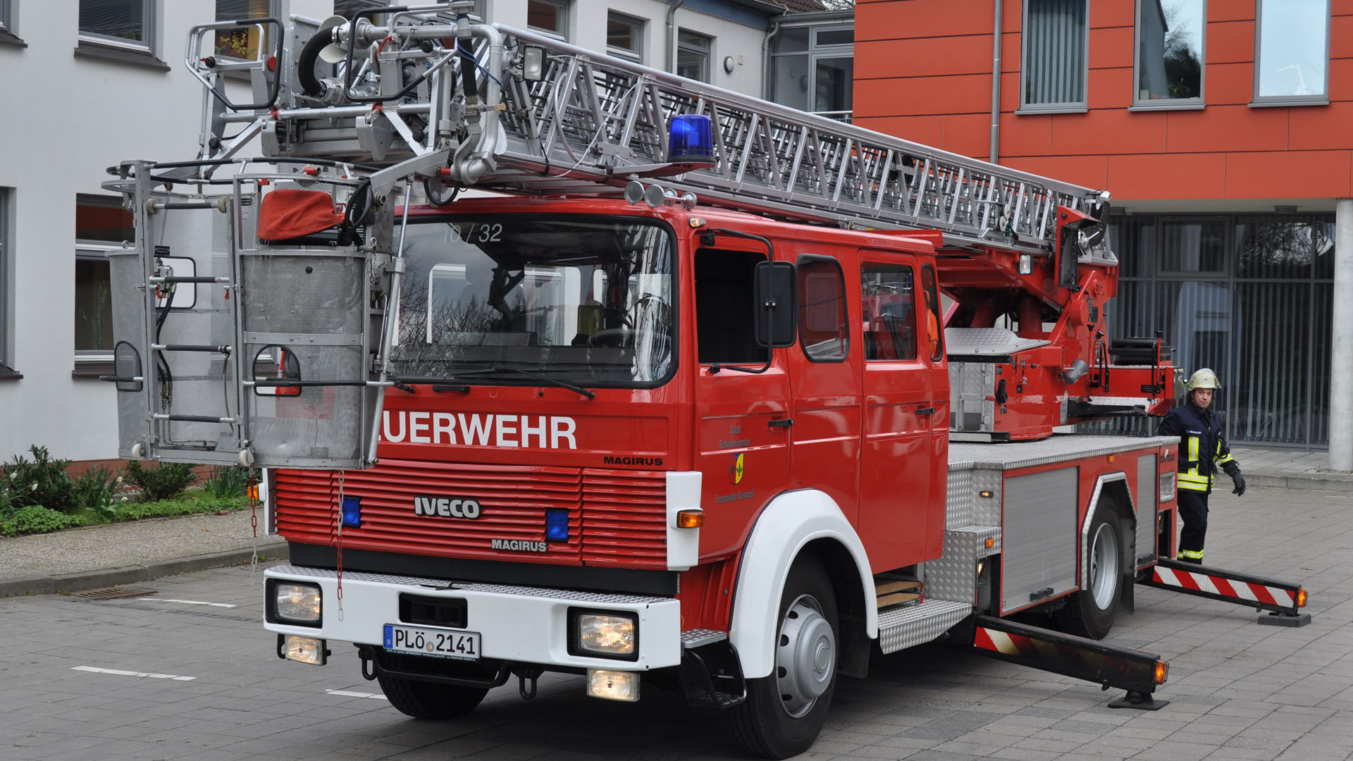 Drehleiter Mit Korb – DLK 23-12 – Feuerwehr Raisdorf