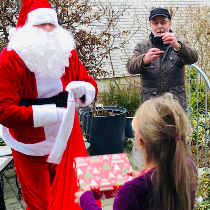 Nikolaus Und Knecht Ruprecht Unterwegs Zu Den Kindern Feuerwehr Raisdorf